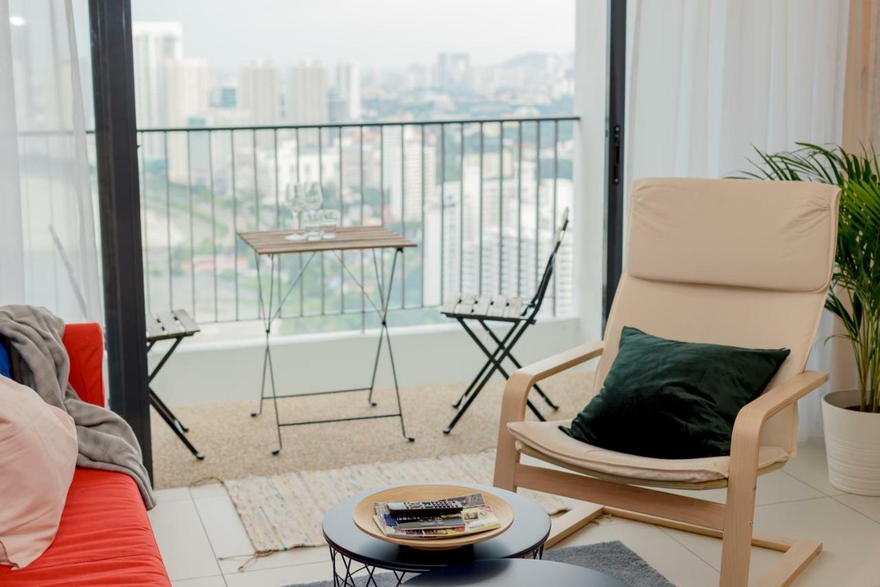 The Landmark Condo, By Sanguine George Town Bagian luar foto