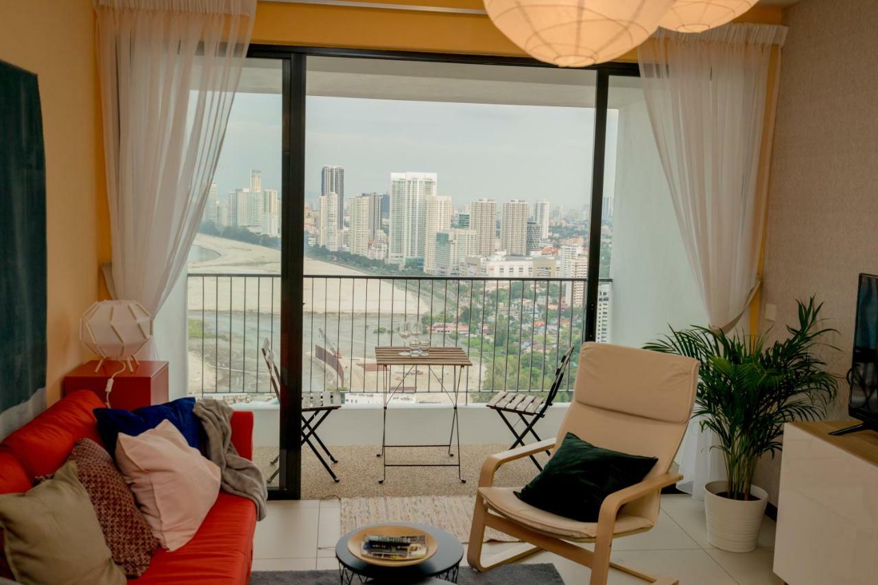 The Landmark Condo, By Sanguine George Town Bagian luar foto