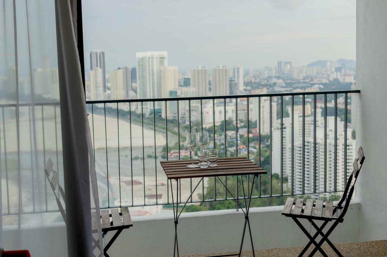 The Landmark Condo, By Sanguine George Town Bagian luar foto