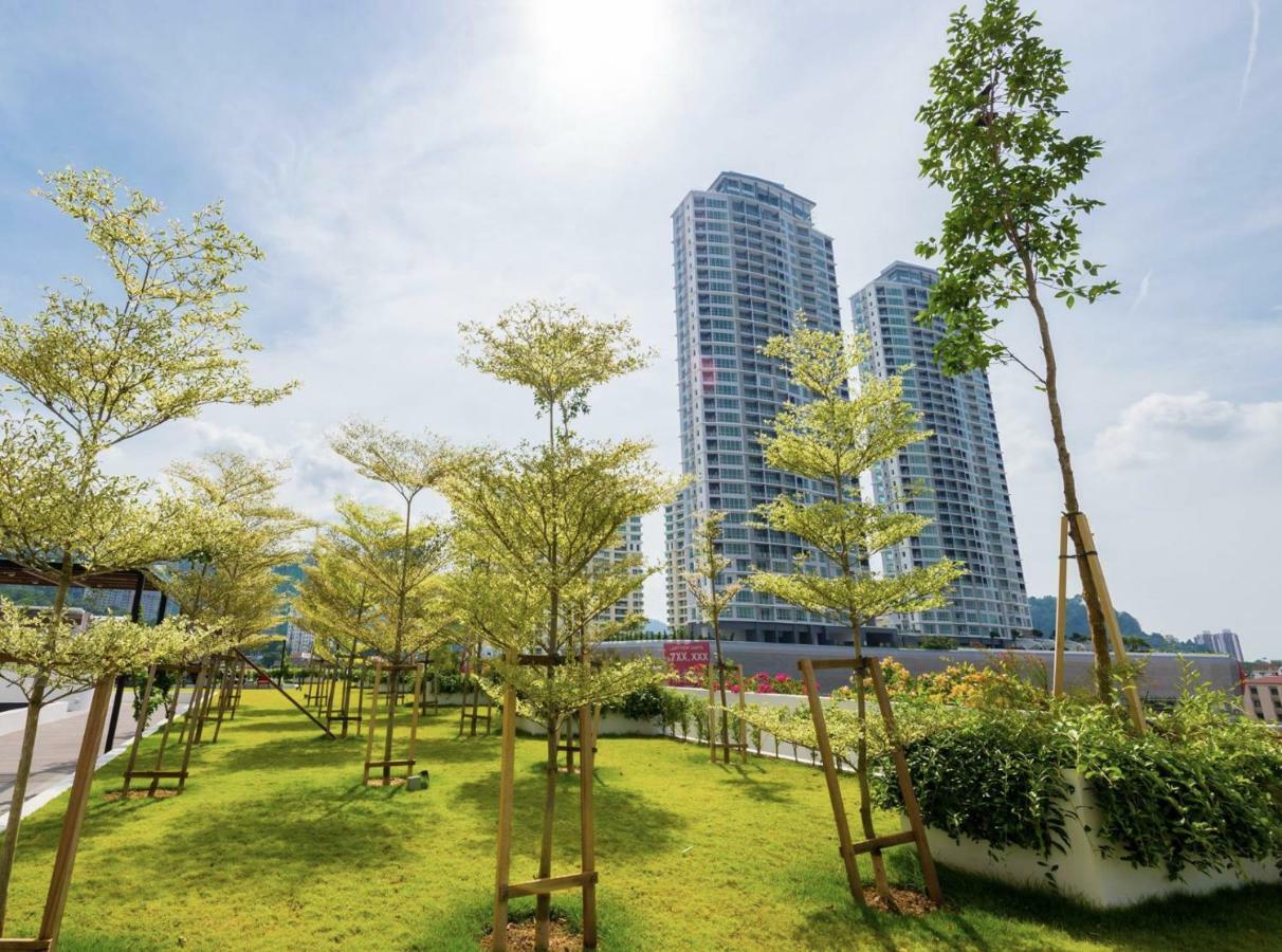 The Landmark Condo, By Sanguine George Town Bagian luar foto
